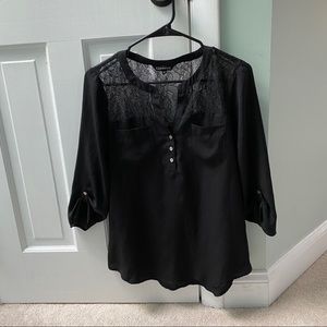 Express lace yoke 3/4 sleeve top